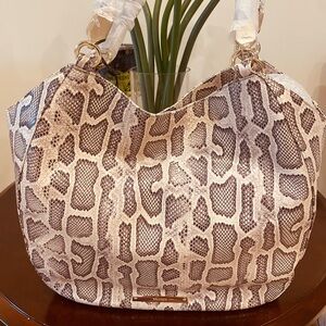Chic Snake Print Shoulder Bag